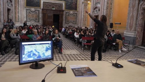 Abbiamo portato a Napoli il guru dell’astrofisica, il professor Moriba K. Jah.Sono stati giorni belli ed intensissimi: grazie alla Federico II per l'accoglienza e a tutti gli enti che hanno partecipato attivamente affinché tutto ciò avvenisse.The best is yet to come